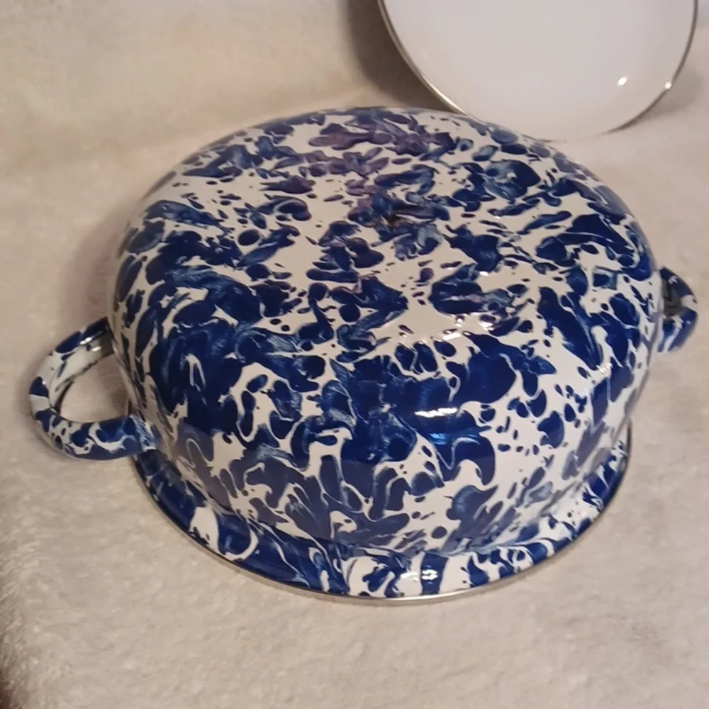 Dutch oven Golden Rabbit enamel ware 2.5 qt cobalt swirl